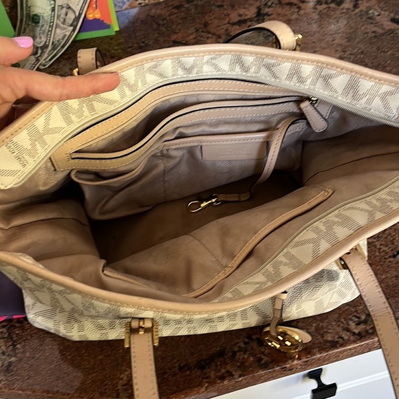 White and beige MK barely used. Matching wallet available - Picture 3 of 3